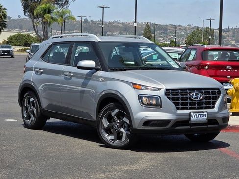 New 2025 Hyundai Venue SEL image 2