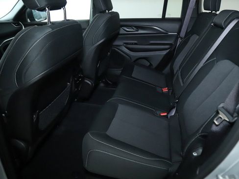 Used 2025 Jeep Grand Cherokee Laredo X image 14