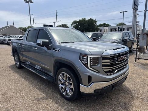 Used 2023 GMC Sierra 1500 SLT AWD/4WD image 4