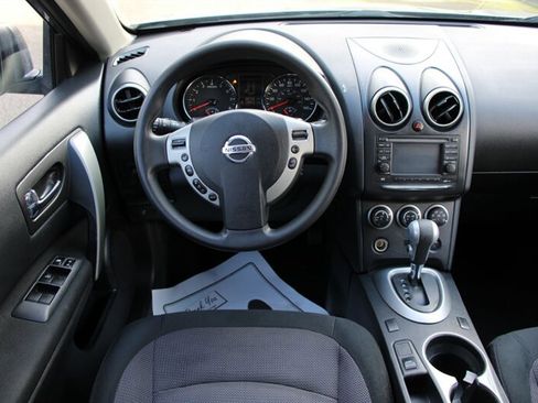 Used 2013 Nissan Rogue SV w/ Premium Pkg image 17