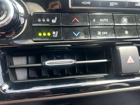 Certified 2021 Toyota Highlander Limited AWD/4WD image 32