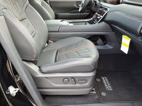 Used 2025 Nissan Armada PRO-4X w/ Pro-4X Premium Package image 7