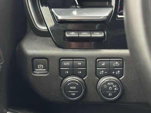 Used 2024 Chevrolet Silverado 2500 High Country w/ Technology Package image 23