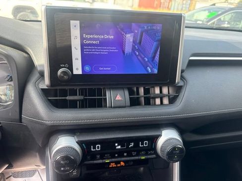 Used 2025 Toyota RAV4 LE AWD/4WD image 9
