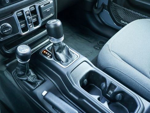 Used 2024 Jeep Wrangler Sport S image 16