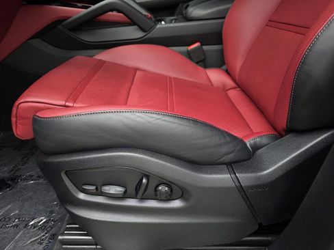 Certified 2025 Porsche Cayenne Coupe AWD/4WD image 17