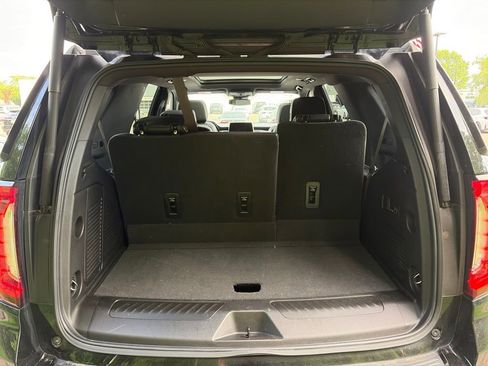 Used 2023 GMC Yukon SLT w/ SLT Premium Package AWD/4WD image 9