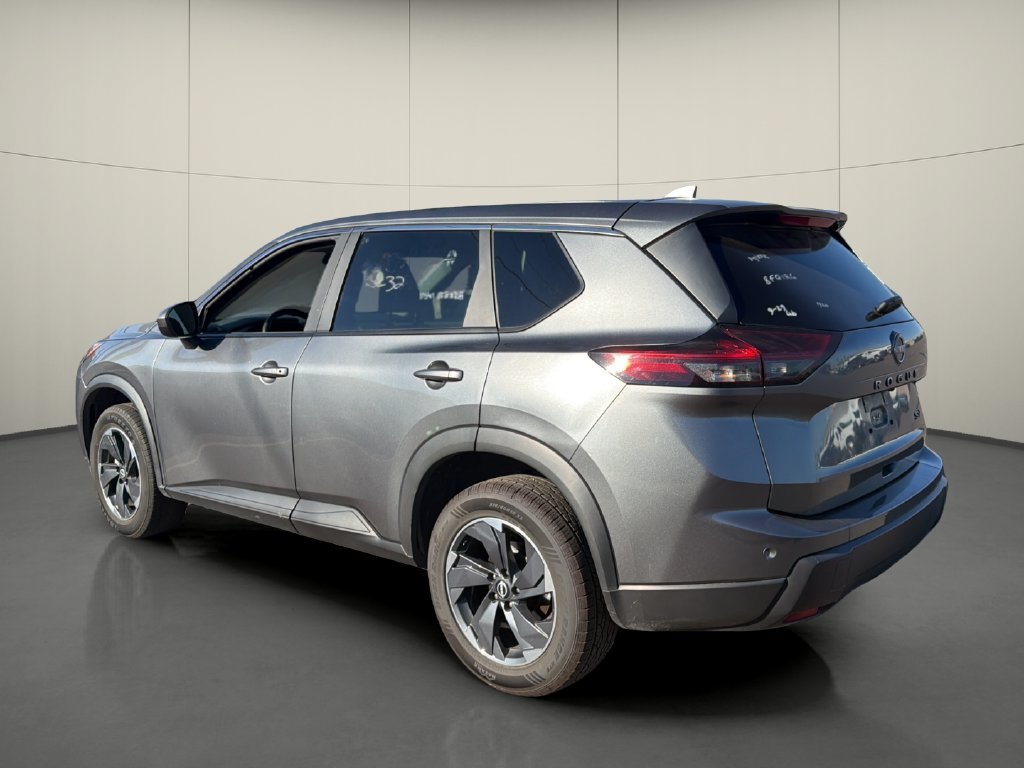 Used 2024 Nissan Rogue SV FWD image 5