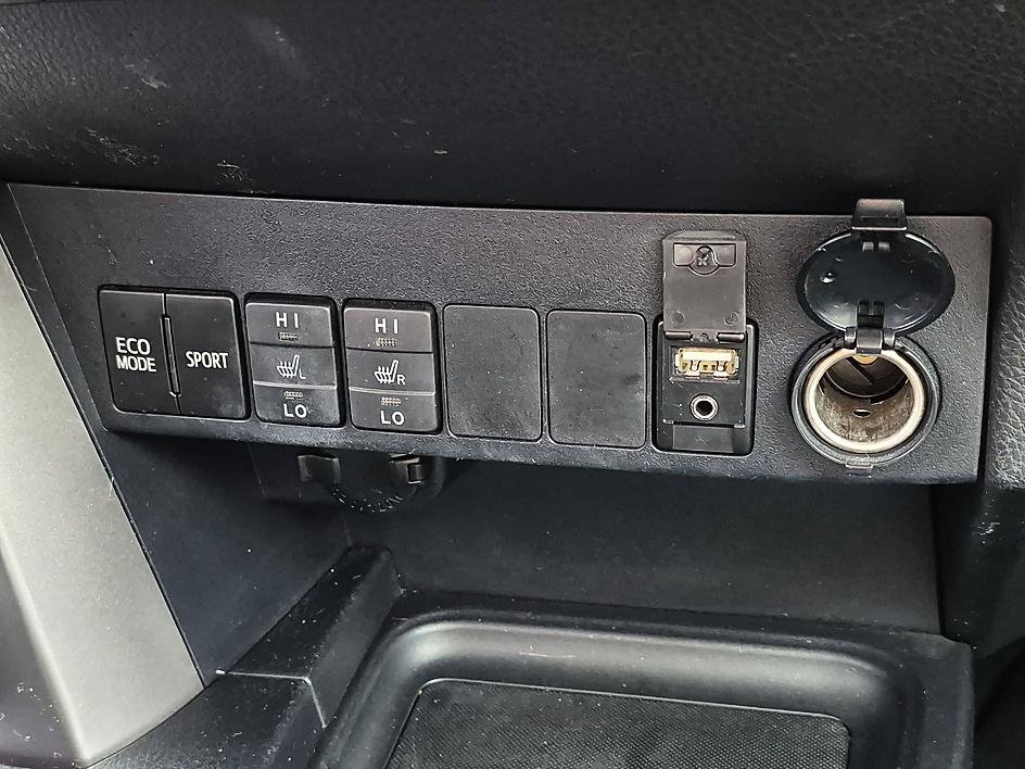 Used 2016 Toyota RAV4 Limited FWD image 24