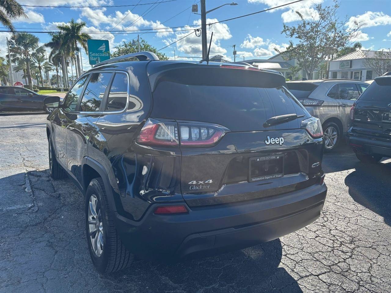 Used 2019 Jeep Cherokee Latitude Plus w/ Comfort/Convenience Group AWD/4WD image 3