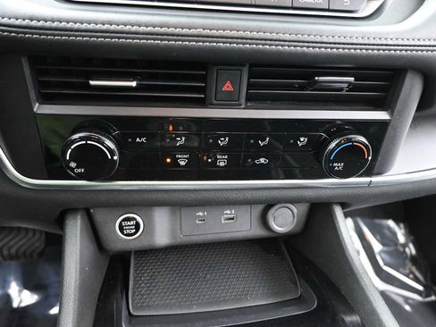 Used 2023 Nissan Rogue S image 18