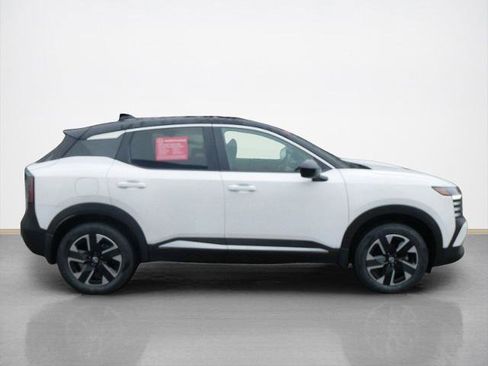 Certified 2025 Nissan Kicks SV image 2