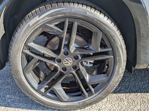 New 2026 Volkswagen Tiguan SE R-Line FWD image 12
