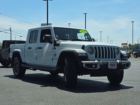 Used 2021 Jeep Gladiator Overland AWD/4WD image 6