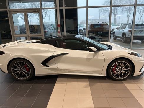 Used 2024 Chevrolet Corvette Stingray Premium Conv w/ Z51 Performance Package image 4
