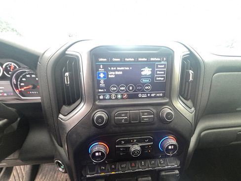 Used 2021 Chevrolet Silverado 1500 LT Trail Boss w/ Convenience Package II image 6