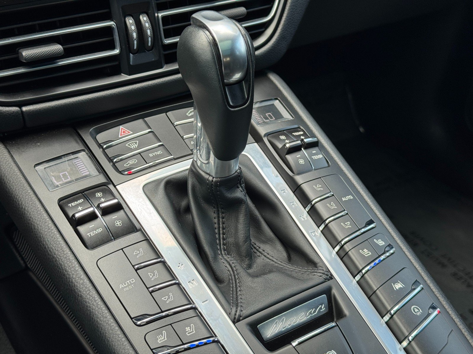Used 2021 Porsche Macan AWD/4WD image 31