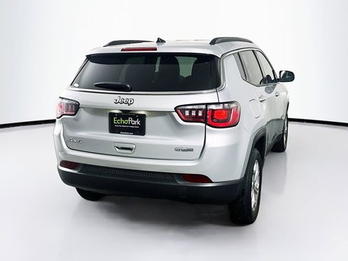 Used 2025 Jeep Compass Latitude image 9