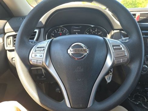Used 2016 Nissan Rogue S AWD/4WD image 2
