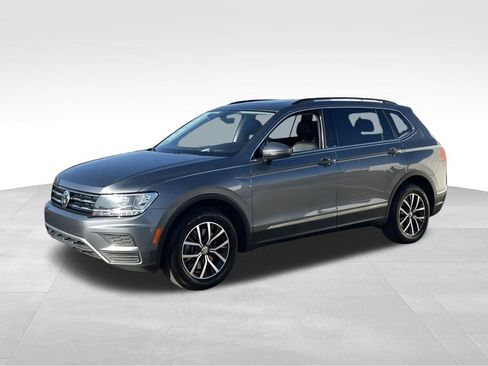 Used 2018 Volkswagen Tiguan SE w/ Panoramic Sunroof Package FWD image 1