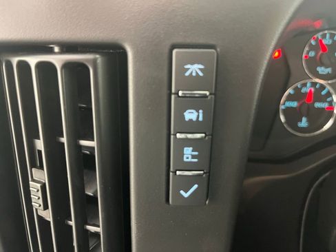 New 2026 Chevrolet Express 2500 image 25