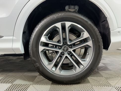 Certified 2025 Audi Q5 Premium w/ Convenience Package AWD/4WD image 11