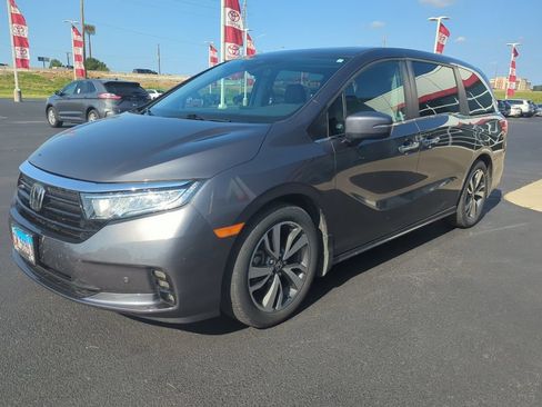 Used 2022 Honda Odyssey Touring image 2