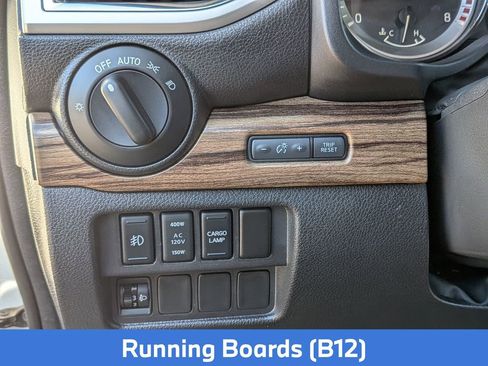 Used 2019 Nissan Titan SL AWD/4WD image 18