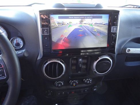 Used 2015 Jeep Wrangler Unlimited Rubicon w/ Connectivity Group image 15