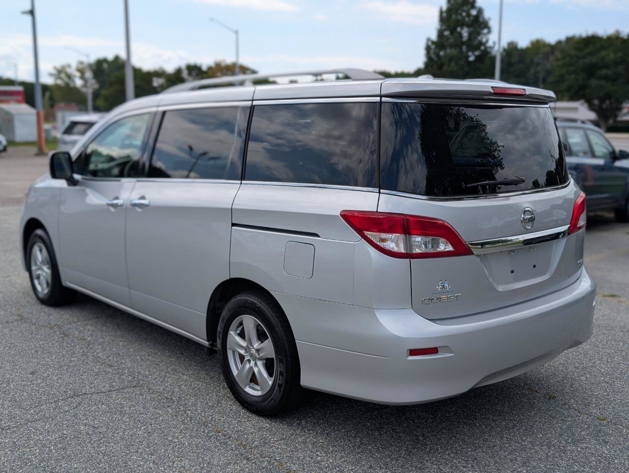 Used 2017 Nissan Quest SV FWD image 5