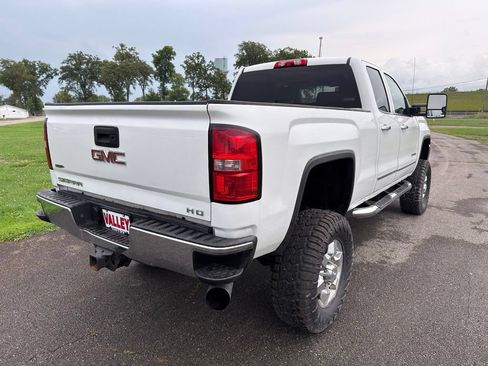 Used 2016 GMC Sierra 2500 SLT w/ Suspension Package, Off-Road AWD/4WD image 10