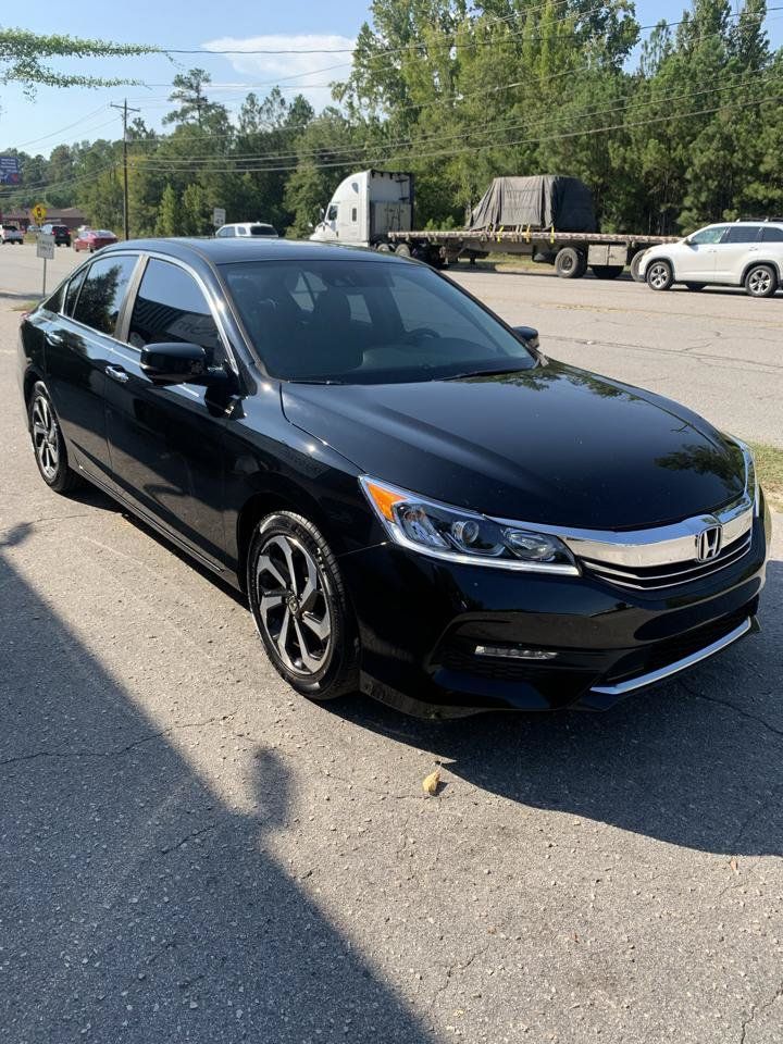 Used 2017 Honda Accord EX image 3