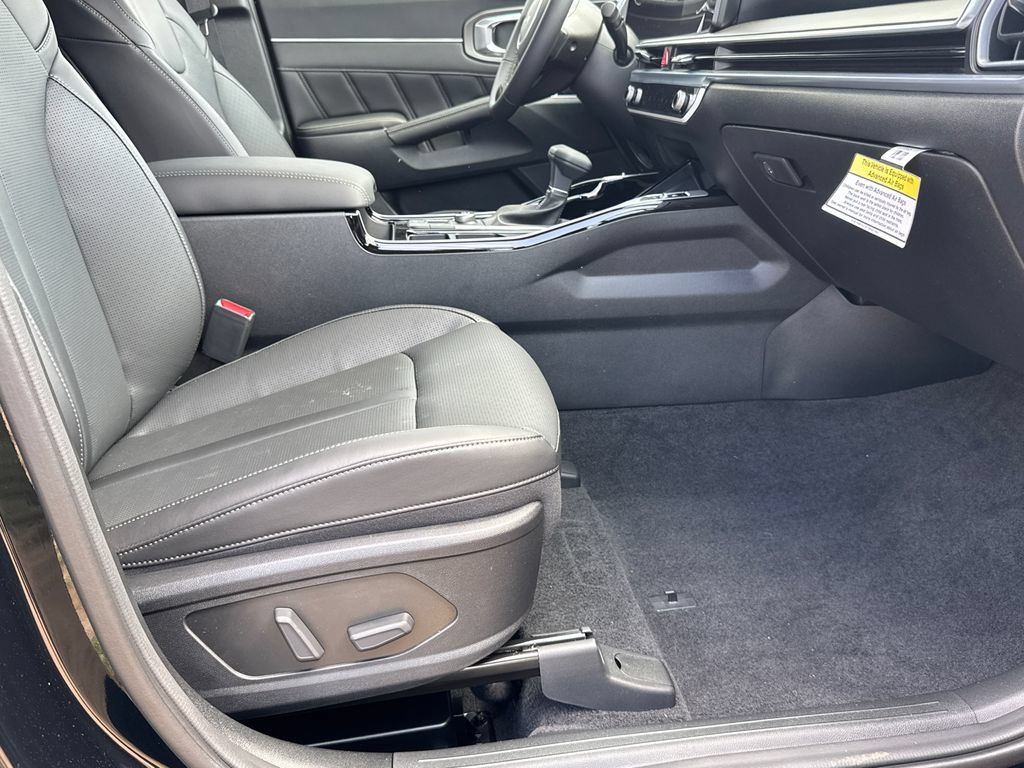 New 2025 Kia Sorento SX FWD image 13