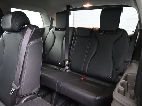 Used 2025 Kia Carnival FWD image 27