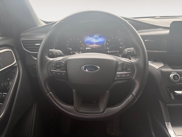 Used 2020 Ford Explorer XLT w/ Equipment Group 202A AWD/4WD image 12