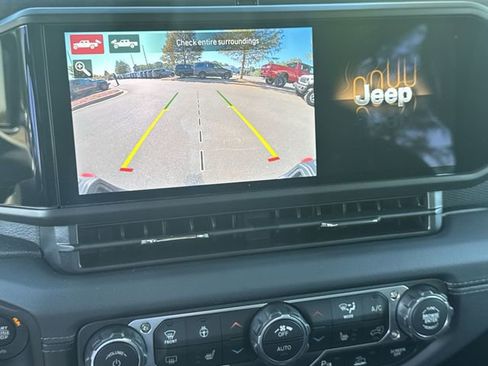 New 2025 Jeep Gladiator Rubicon image 24