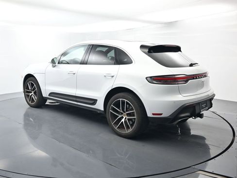 Certified 2024 Porsche Macan image 3