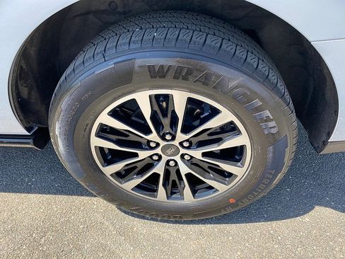 Certified 2025 Ford Expedition Platinum AWD/4WD image 13