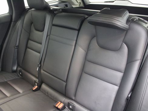 Used 2022 Volvo V60 T5 Cross Country w/ Climate Package image 23