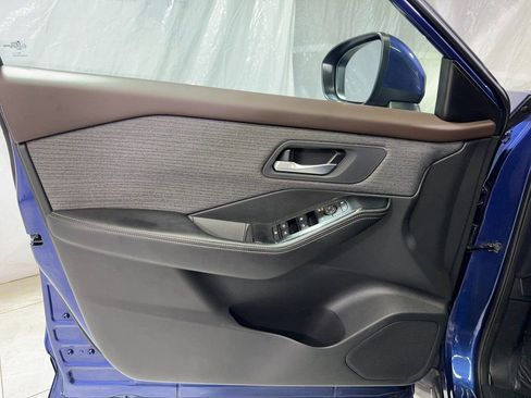 Used 2023 Nissan Rogue SV image 33