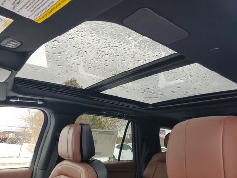 New 2026 Lincoln Navigator Reserve image 11