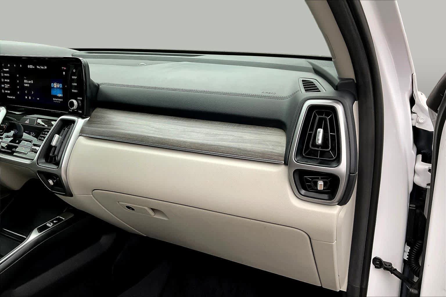 Used 2023 Kia Sorento EX w/ Panoramic Sunroof Package FWD image 19