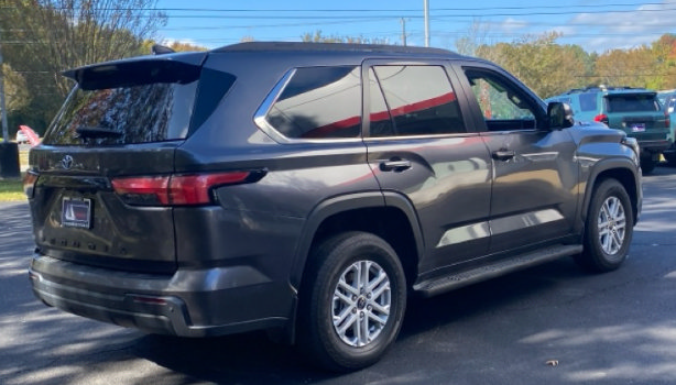 Used 2024 Toyota Sequoia SR5 w/ SR5 Premium Package AWD/4WD image 2