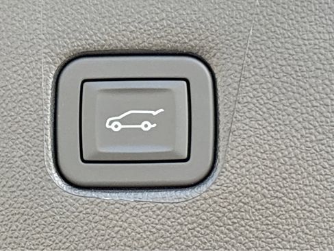New 2025 Chevrolet Blazer LT w/ Convenience Package FWD image 13