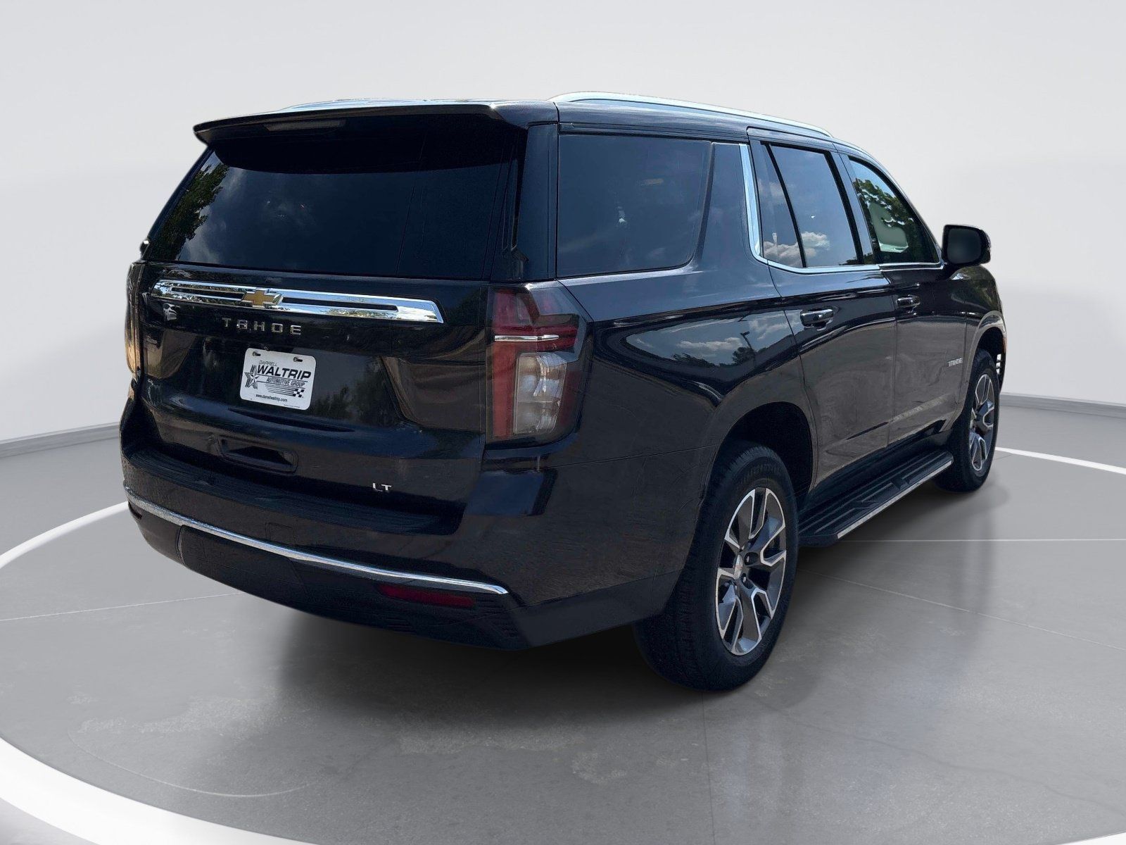Used 2024 Chevrolet Tahoe LT w/ Luxury Package RWD image 8