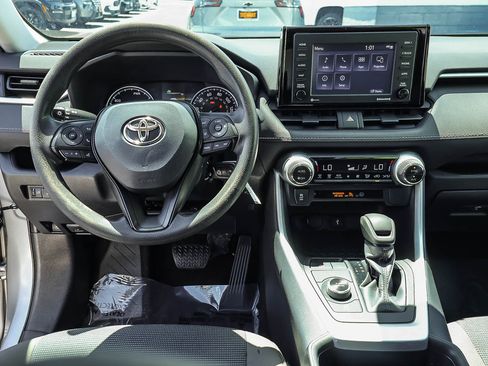Used 2022 Toyota RAV4 LE AWD/4WD image 3