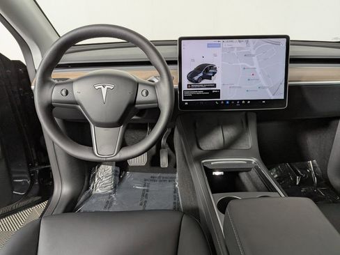 Used 2025 Tesla Model Y Long Range image 17