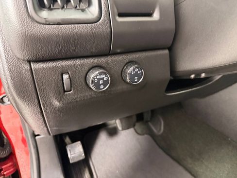 Used 2016 Chevrolet Colorado LT w/ LT Convenience Package image 12