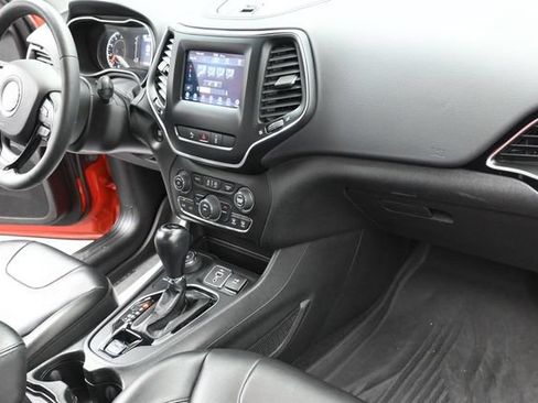 Used 2021 Jeep Cherokee Latitude Plus AWD/4WD image 29