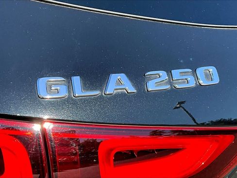 Used 2022 Mercedes-Benz GLA 250 4MATIC image 30